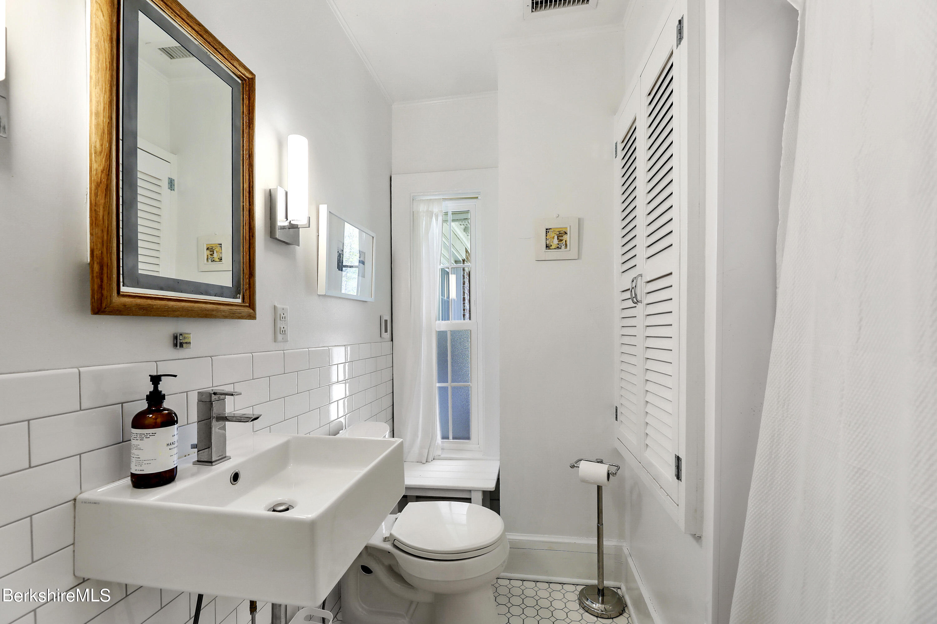 57 Main Street, Unit 3 Stockbridge, MA 01262 - Photo 21 of 27 21-Bathroom