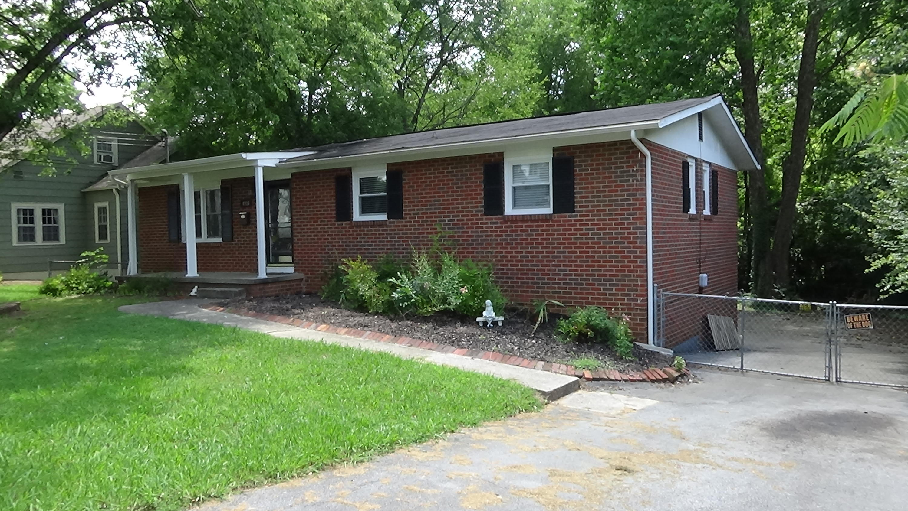 4926 Oakview Road Knoxville, TN 37918 - Photo 1 of 29 DSC00526