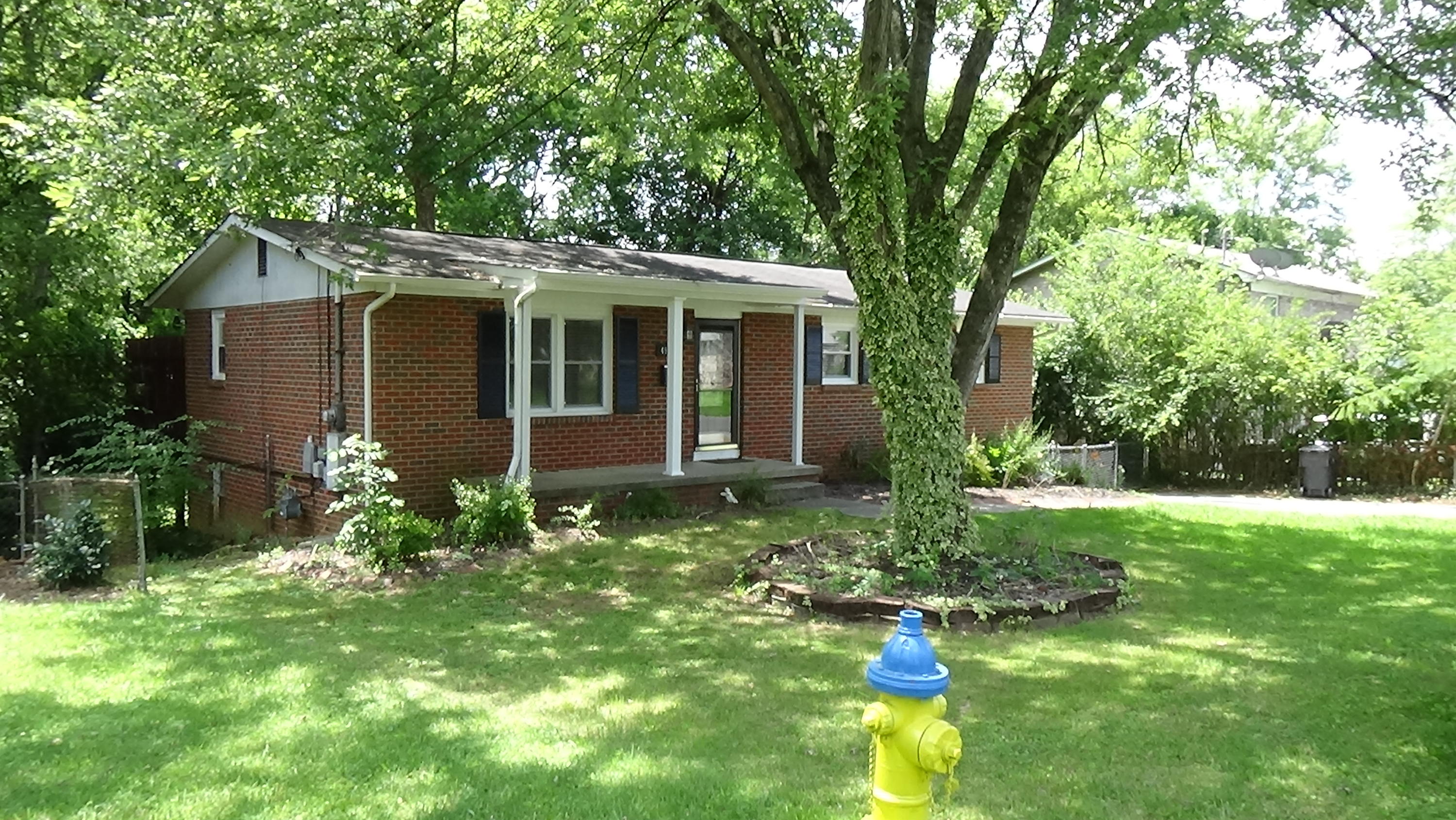4926 Oakview Road Knoxville, TN 37918 - Photo 3 of 29 DSC00527