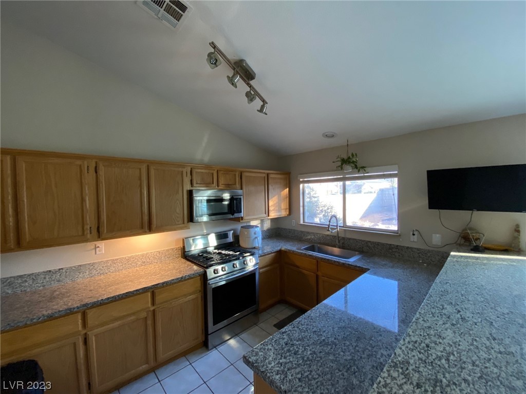 1413 Reebok Terrace Henderson, NV 89014 - Photo 5 of 13 Gallery Image 5