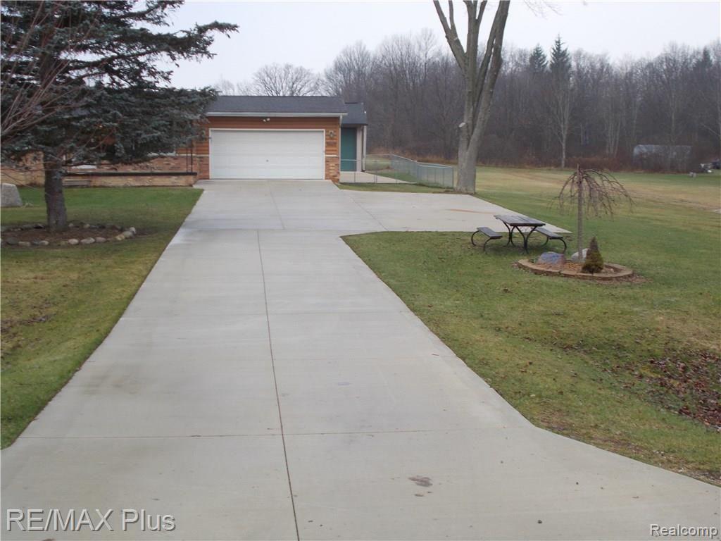 2059 Indian Road Lapeer, MI 48446 - Photo 2 of 26 DSCN1947.JPG