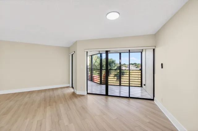 $300,000 | 5900 Camino Del Sol, Unit 304, Boca Raton, FL 33433