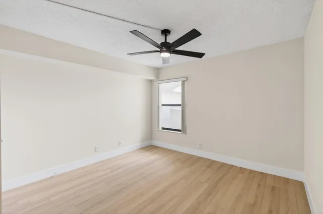 $300,000 | 5900 Camino Del Sol, Unit 304, Boca Raton, FL 33433