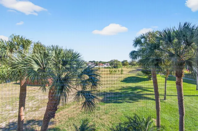 $300,000 | 5900 Camino Del Sol, Unit 304, Boca Raton, FL 33433