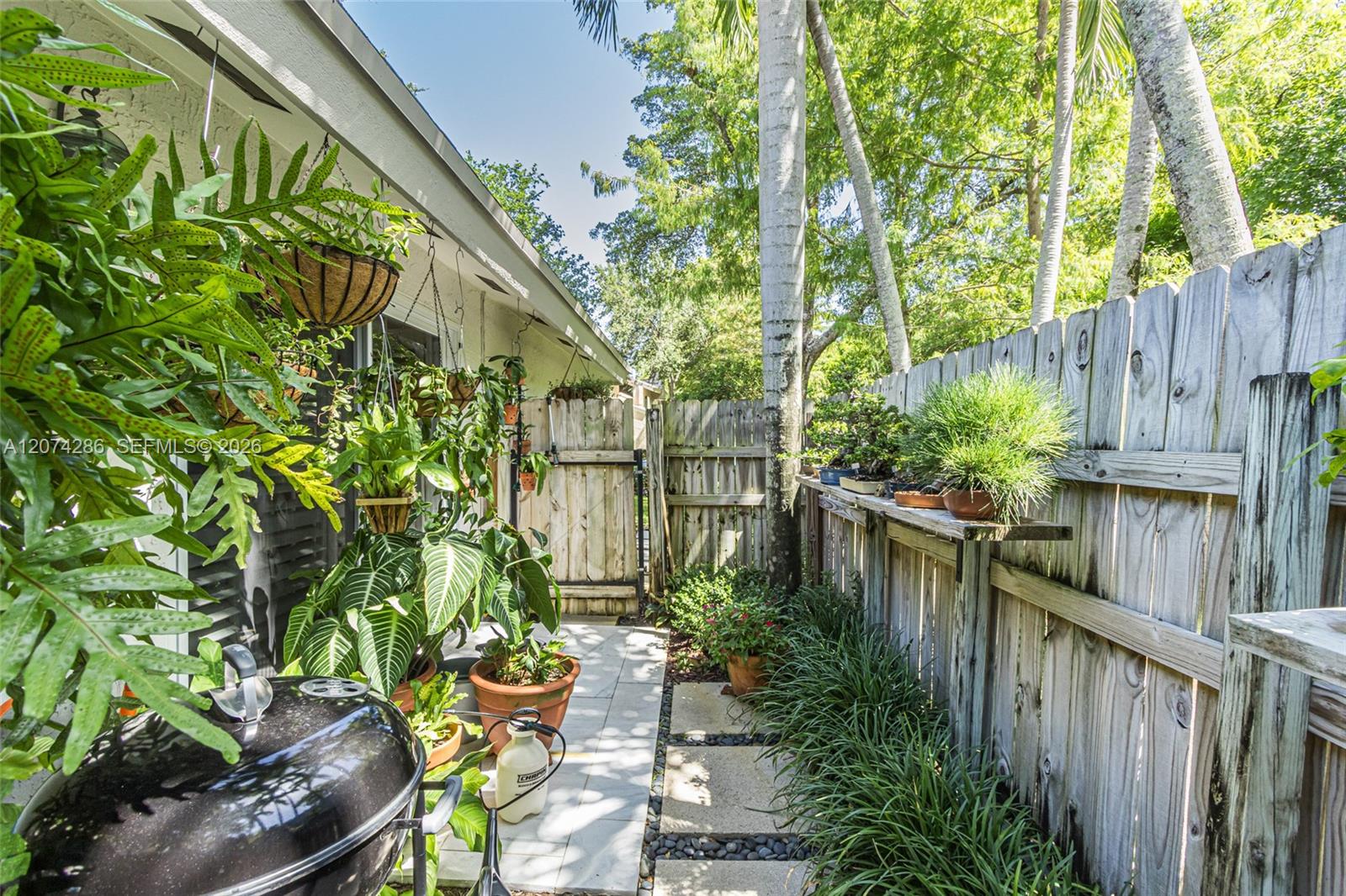 13 Dogwood Road Hollywood, FL 33021 - Photo 39 of 46 Side yard