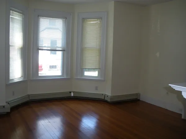 $2,500 | 518 Watertown Street, Unit 1, Newton, MA 02460