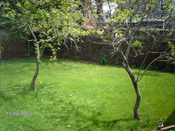 $2,500 | 518 Watertown Street, Unit 1, Newton, MA 02460