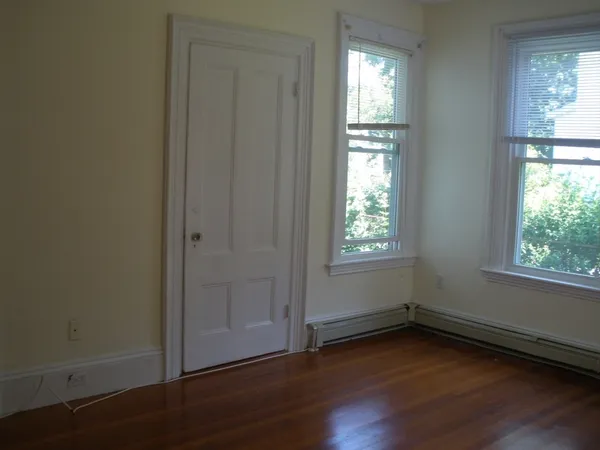 $2,500 | 518 Watertown Street, Unit 1, Newton, MA 02460