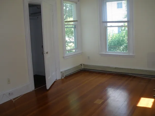 $2,500 | 518 Watertown Street, Unit 1, Newton, MA 02460