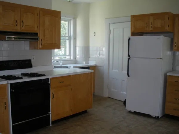 $2,500 | 518 Watertown Street, Unit 1, Newton, MA 02460