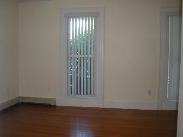 $2,500 | 518 Watertown Street, Unit 1, Newton, MA 02460