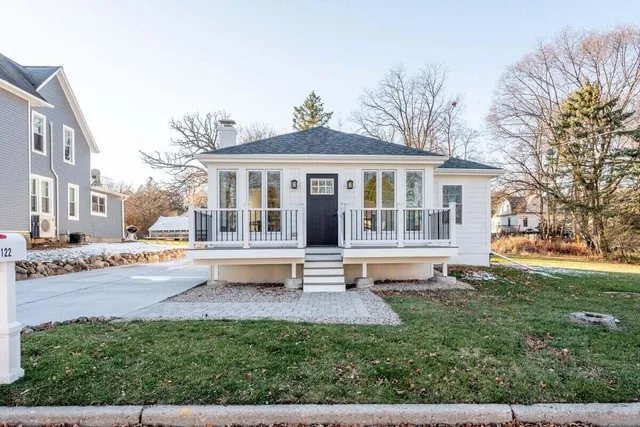 $3,000 | 122 Williams Street, Williams Bay, WI 53191