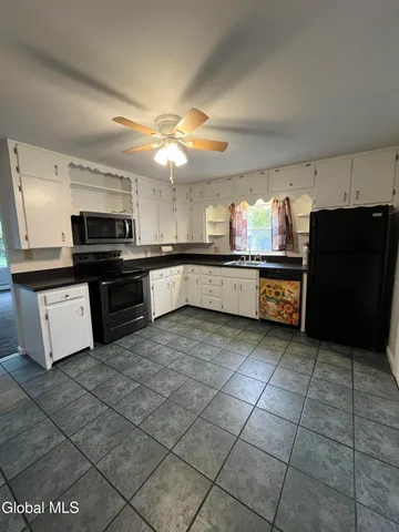 $2,200 | 36 Glenville Street, Unit 1, Rotterdam, NY 12306