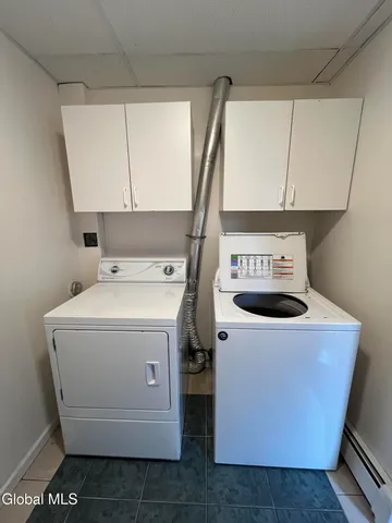 $2,200 | 36 Glenville Street, Unit 1, Rotterdam, NY 12306