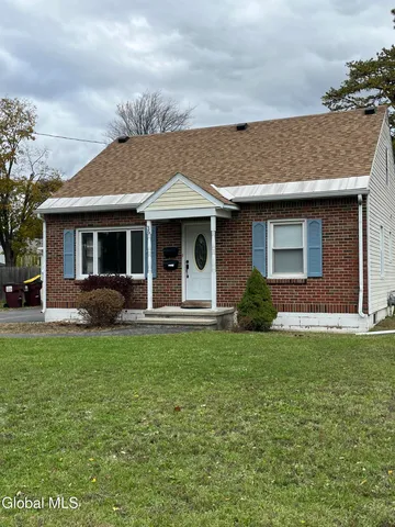 $2,200 | 36 Glenville Street, Unit 1, Rotterdam, NY 12306