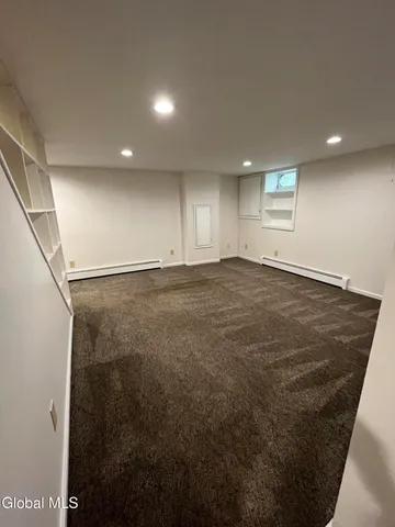 $2,200 | 36 Glenville Street, Unit 1, Rotterdam, NY 12306