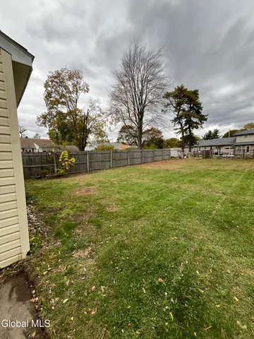 $2,200 | 36 Glenville Street, Unit 1, Rotterdam, NY 12306