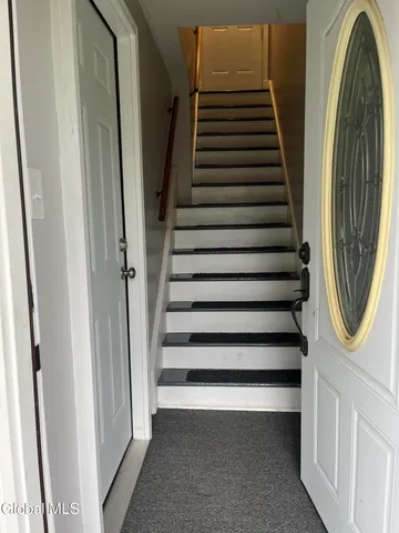 $2,200 | 36 Glenville Street, Unit 1, Rotterdam, NY 12306