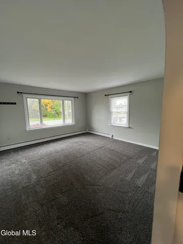 $2,200 | 36 Glenville Street, Unit 1, Rotterdam, NY 12306