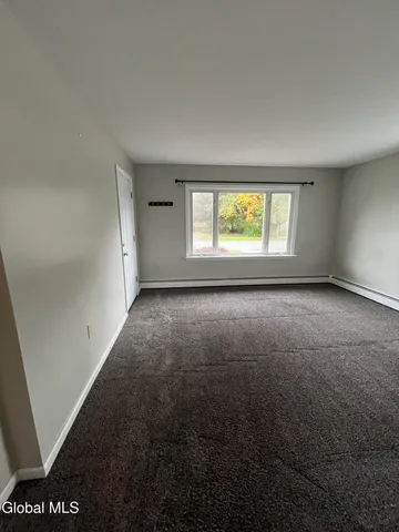 $2,200 | 36 Glenville Street, Unit 1, Rotterdam, NY 12306