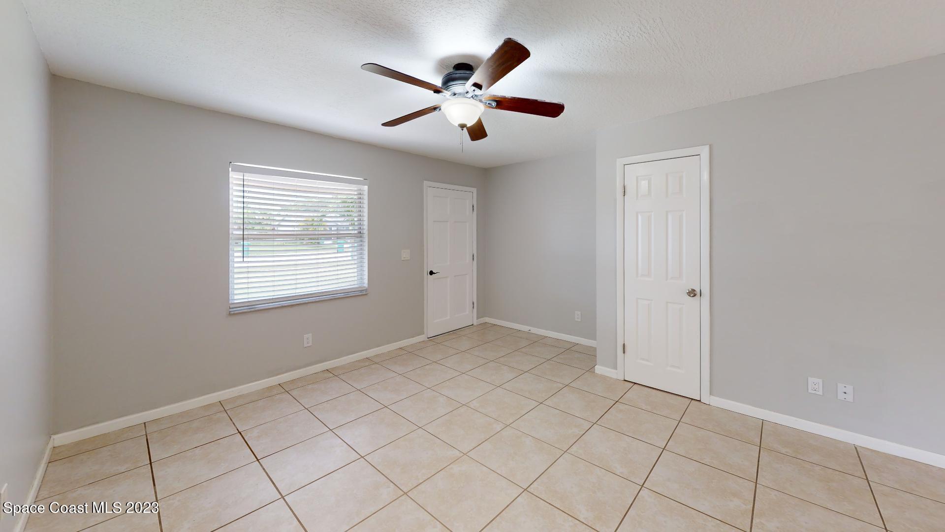 531 Trend Road Melbourne, FL 32904 - Photo 13 of 37 Great room to front door