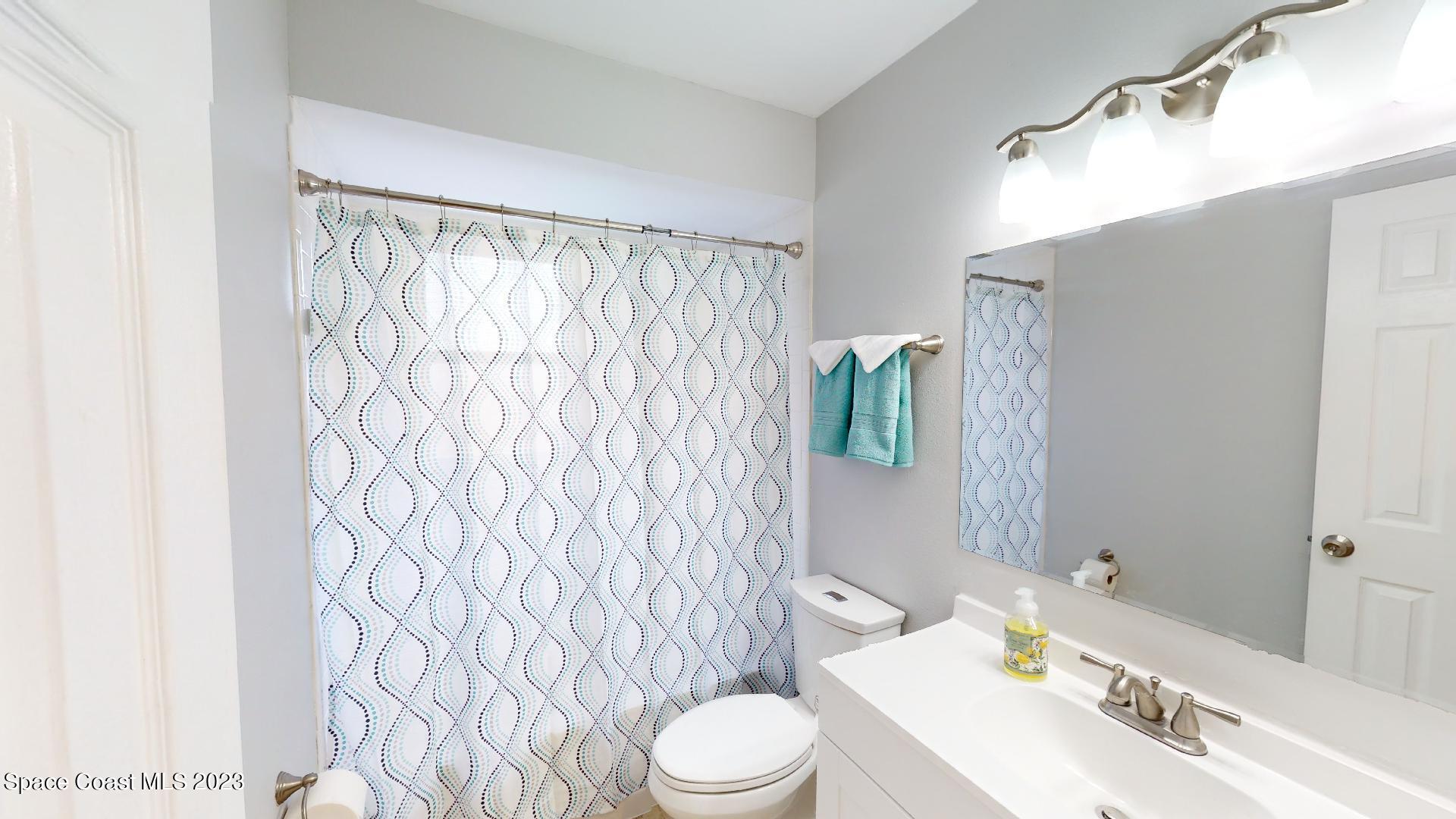 531 Trend Road Melbourne, FL 32904 - Photo 28 of 37 Guest bath 1