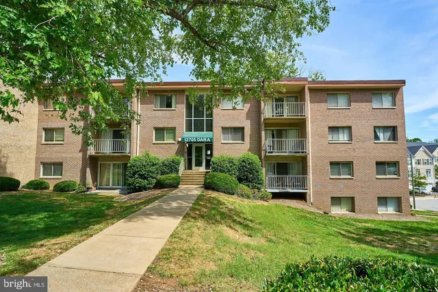 $1,900 | 12705 Dara Drive, Unit 302, Woodbridge, VA 22192