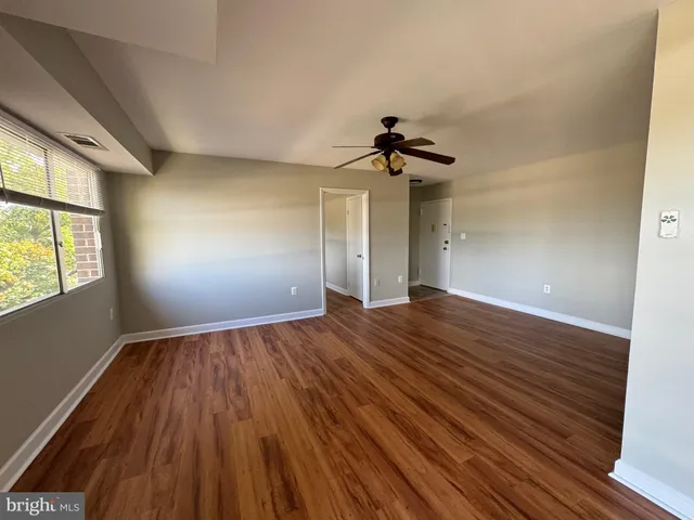 $1,900 | 12705 Dara Drive, Unit 302, Woodbridge, VA 22192