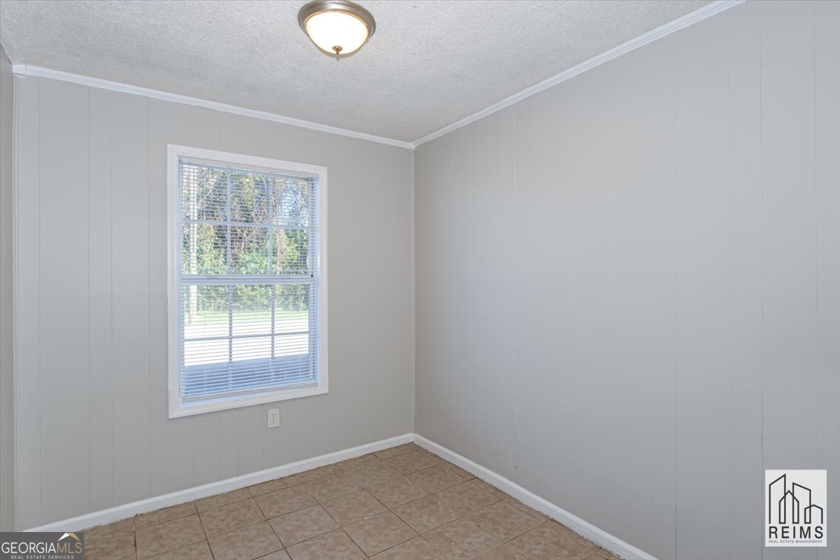 1232 12th Street, Unit F Augusta, GA 30901 - Photo 20 of 27 an empty room with a window