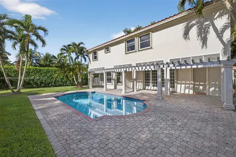 a view of a house with backyard and sitting area