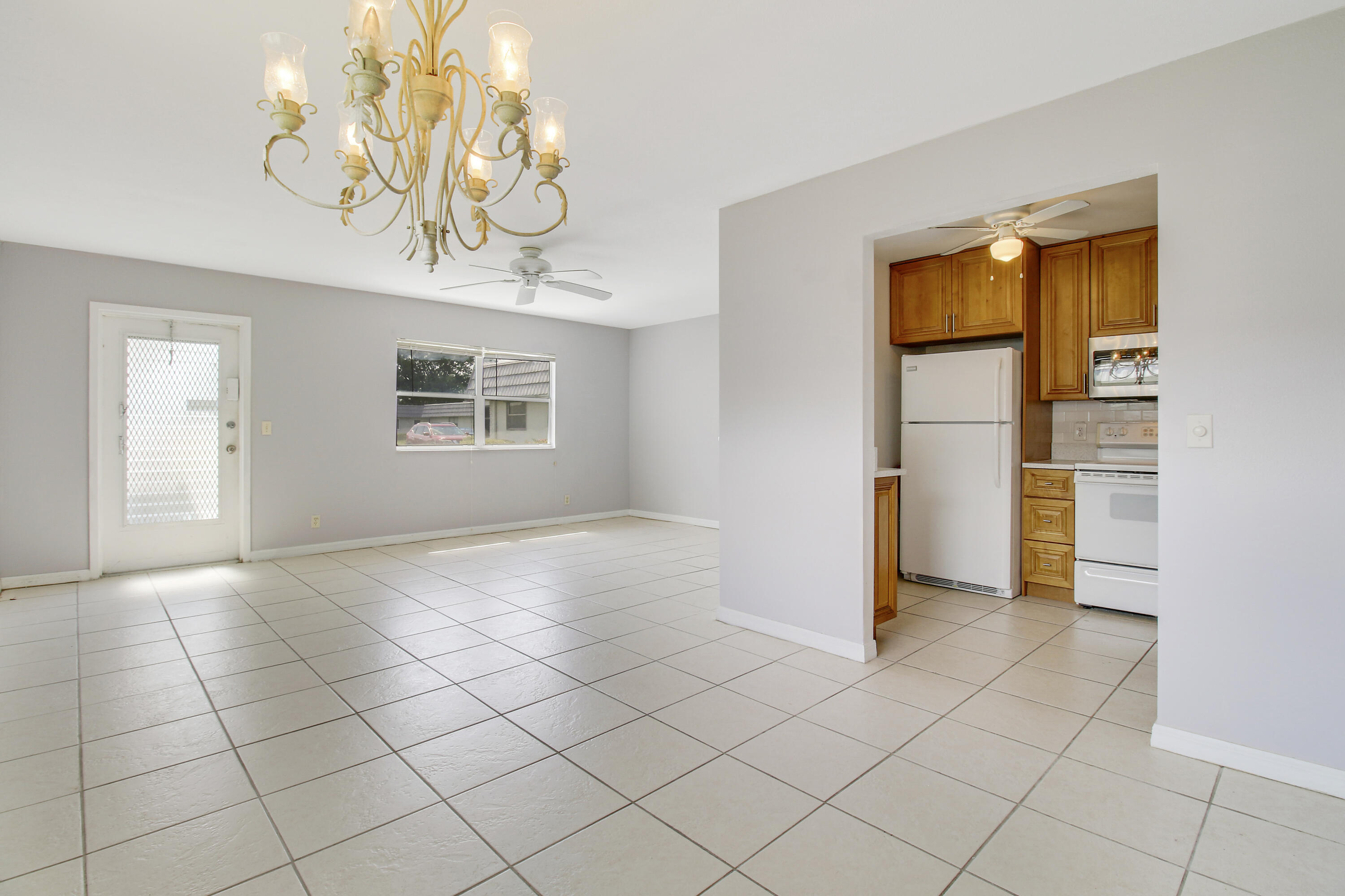 175 Valencia H Delray Beach, FL 33446 - Photo 2 of 19 House-2