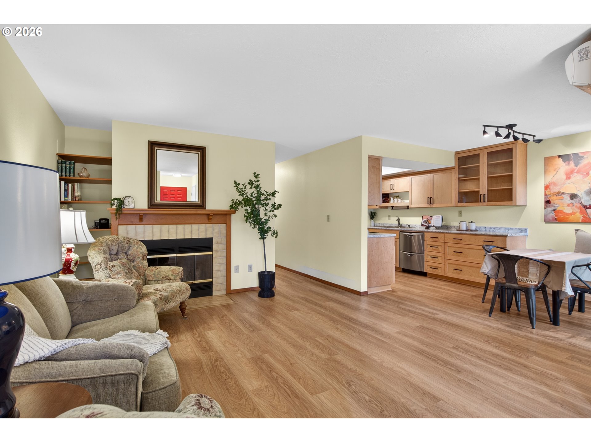 86 Kingsgate Road, Unit F105 Lake Oswego, OR 97035 - Photo 3 of 29 Gallery Image 3