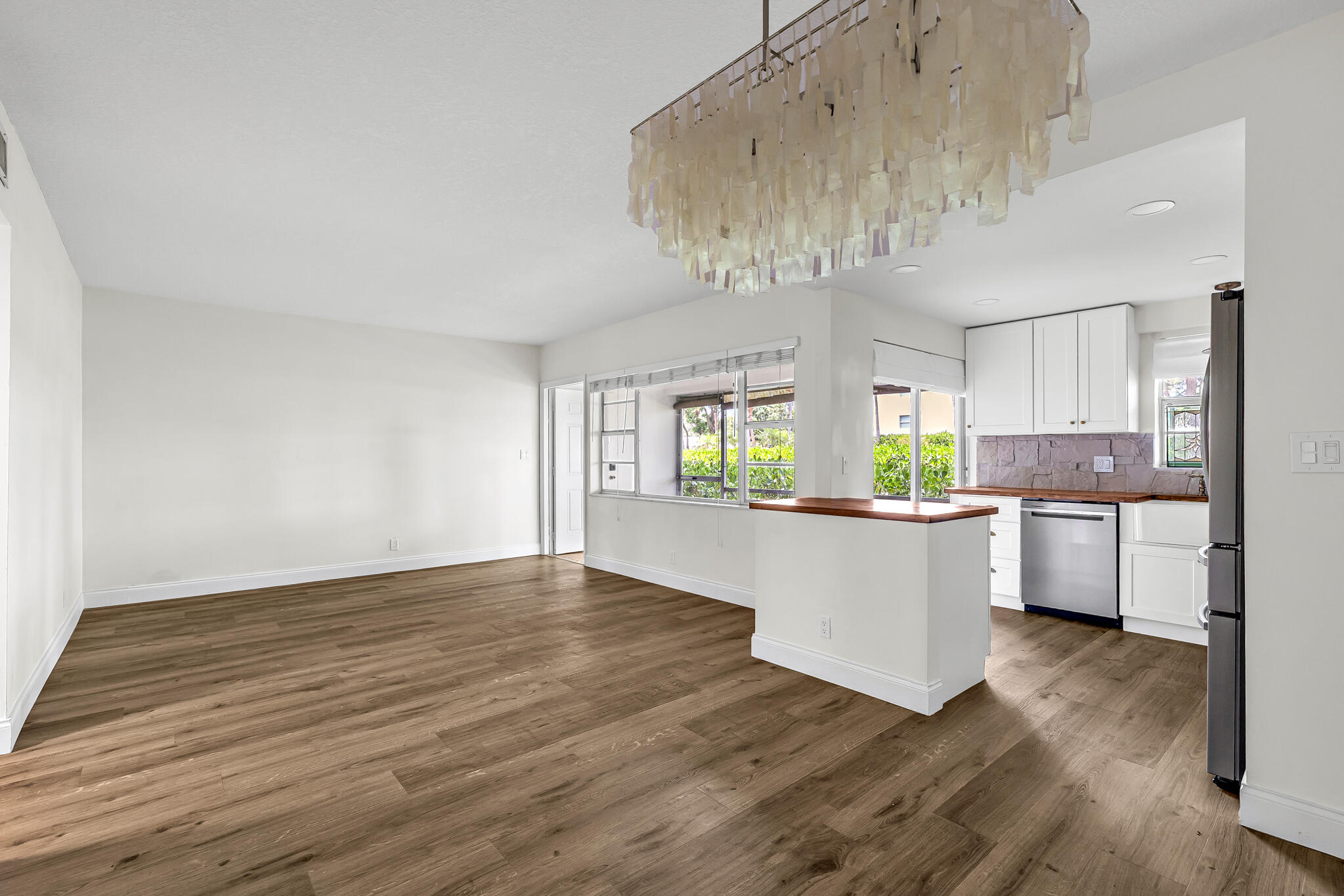 100 Royal Palm Way, Unit 1030 Boca Raton, FL 33432 - Photo 2 of 25 Dining & Living Area