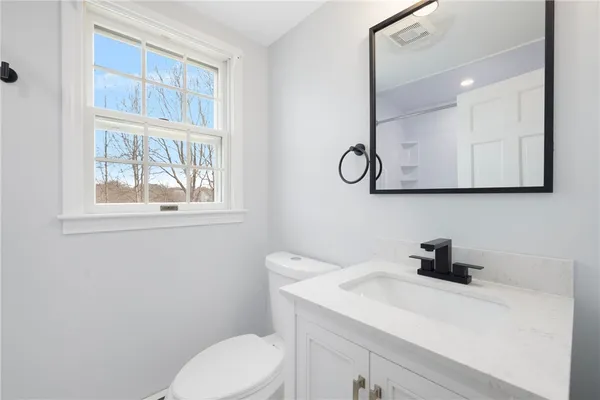 $4,500 | 4 Longmeadow Avenue, Middletown, RI 02842