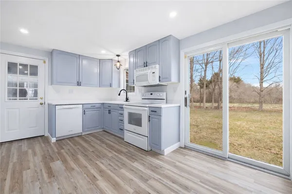 $4,500 | 4 Longmeadow Avenue, Middletown, RI 02842