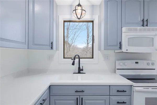 $4,500 | 4 Longmeadow Avenue, Middletown, RI 02842