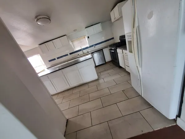 a view of utility room