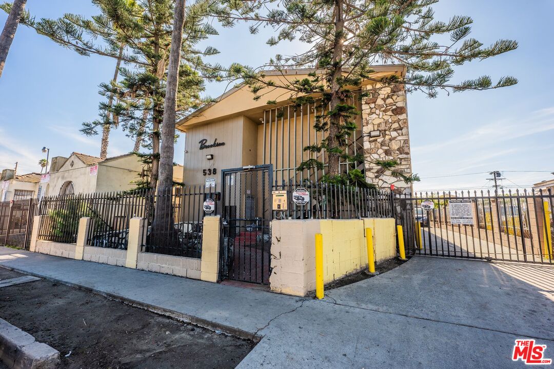 538 West 82nd Street Los Angeles, CA 90044 - Photo 1 of 9 Gallery Image 1