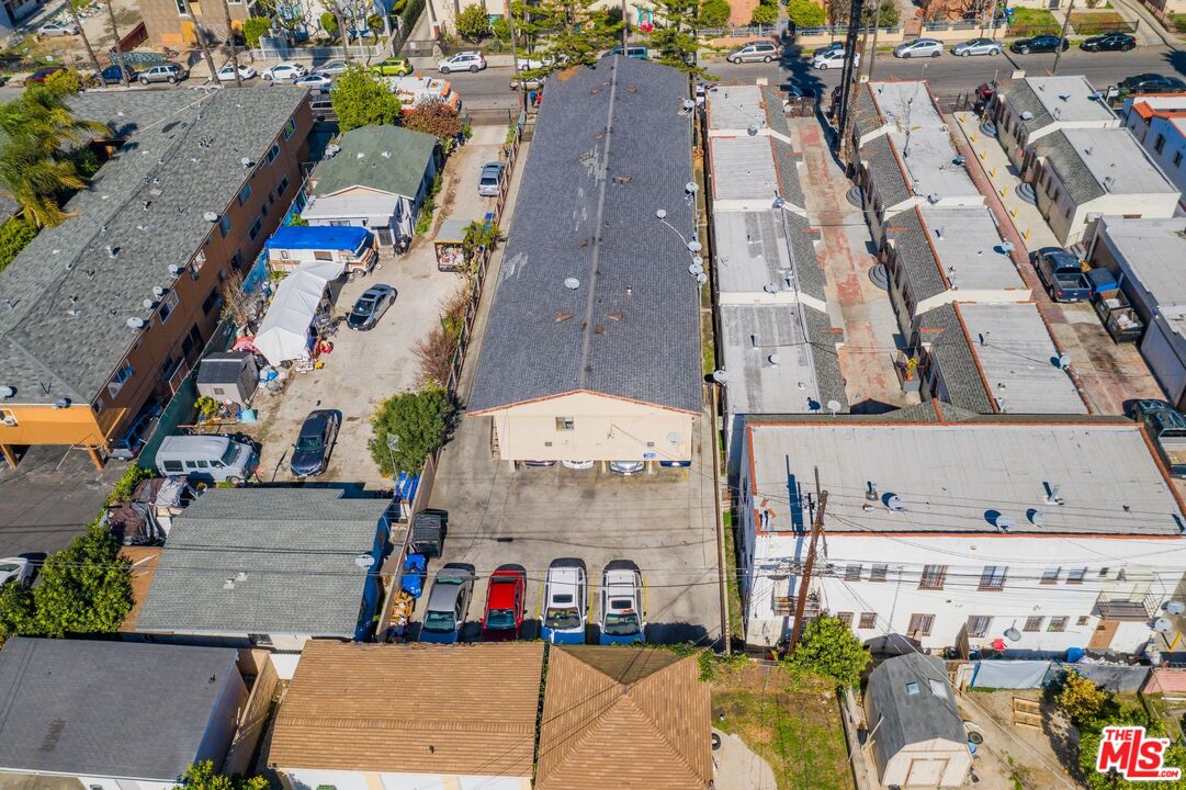 538 West 82nd Street Los Angeles, CA 90044 - Photo 4 of 9 Gallery Image 4