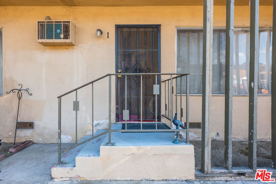 538 West 82nd Street Los Angeles, CA 90044 - Photo 9 of 9 Gallery Image 9