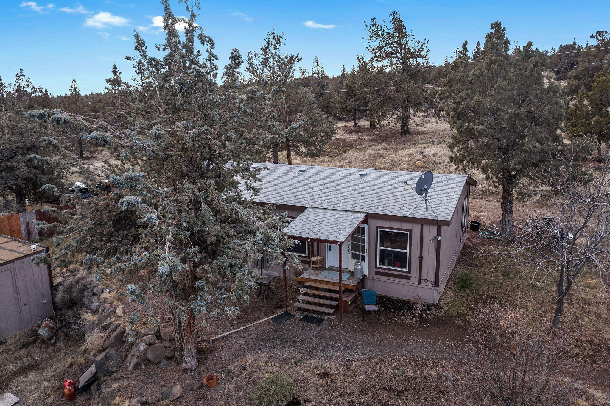 21239 Southwest Gift Road Bend, OR 97703 - Photo 21 of 37 2023_01_11_21239_sw_gift_rd_exterior-2