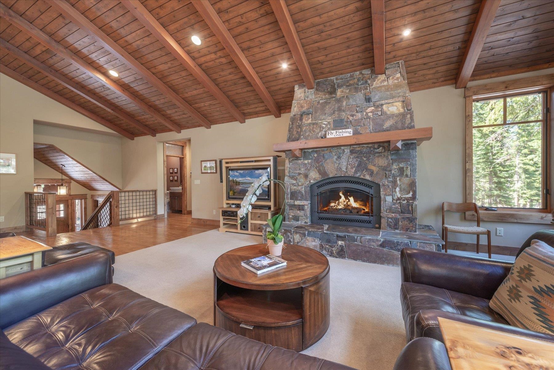14665 Tyrol Road Truckee, CA 96161 - Photo 5 of 19 Gallery Image 5