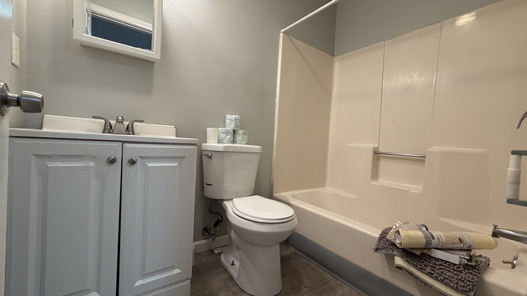 174 Locust Street Springfield, MA 01108 - Photo 10 of 35 Gallery Image 10