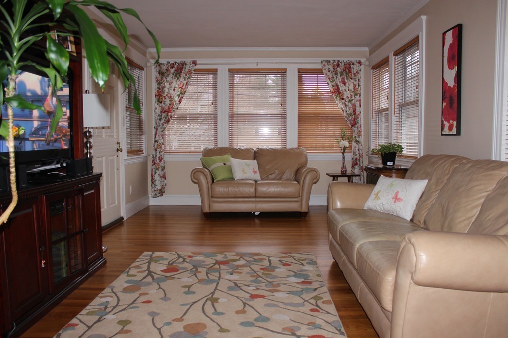 15 Oak Knoll Road Natick, MA 01760 - Photo 4 of 12 Gallery Image 4