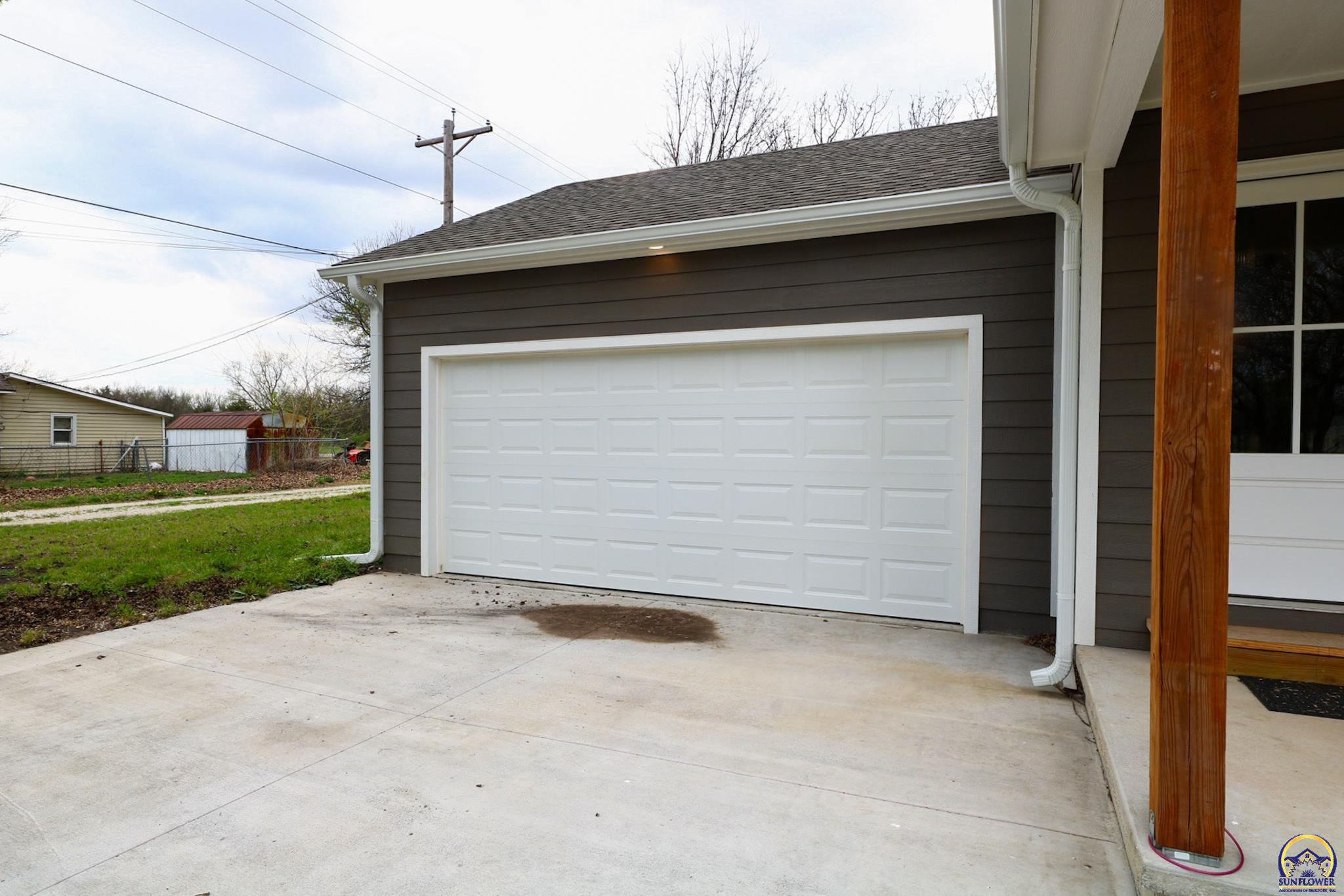 702 South 8th Street Burlington, KS 66839 - Photo 11 of 62