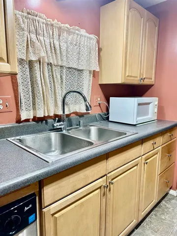 a close view of sink and tap