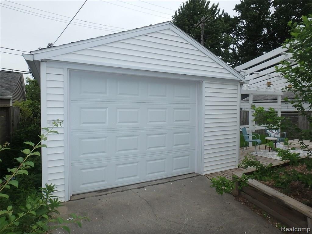 2438 Franklin Road Berkley, MI 48072 - Photo 22 of 24 One plus car garage