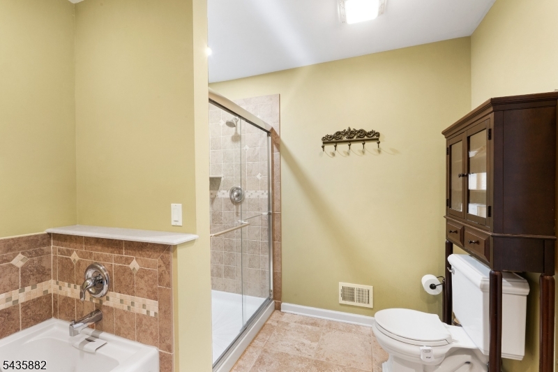 8 Robin Road Somerville, NJ 08876 - Photo 13 of 32