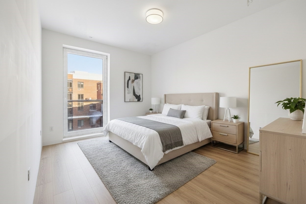 1035 Commonwealth Avenue, Unit 504 Boston, MA 02215 - Photo 9 of 18 a bedroom with a large bed and a window