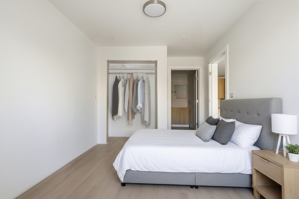 1035 Commonwealth Avenue, Unit 504 Boston, MA 02215 - Photo 10 of 18 a bedroom with a bed and a lamp